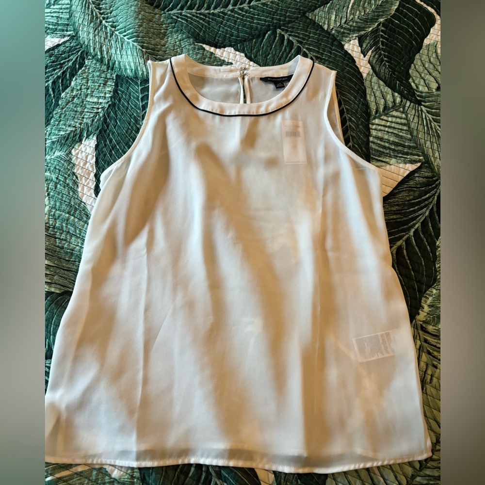 Banana Republic Elegant white and black piping Sleeveless Top